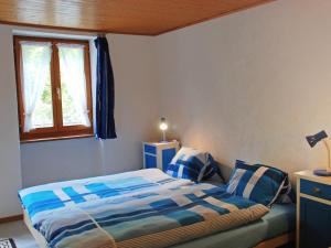 Giường trong phòng chung tại Apartment Casa Strecce - App- 2 by Interhome