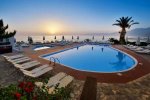 Bazén v ubytovaní Hersonissos Village Hotel & Bungalows alebo v jeho blízkosti