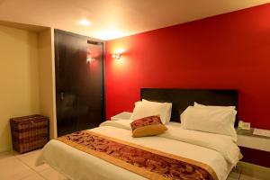 En eller flere senge i et værelse på Vienna City Hotel
