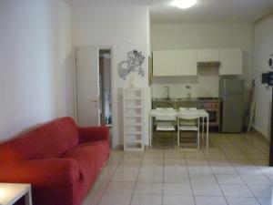A kitchen or kitchenette at bigari 1