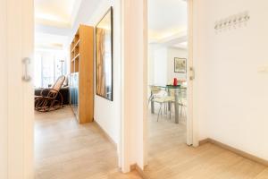 Televízia a/alebo spoločenská miestnosť v ubytovaní Sea & Wave Mendoza Apartment