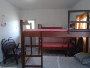 Двухъярусная кровать или двухъярусные кровати в номере Hostel Viajante Marajo