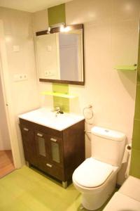 a bathroom with a toilet and a sink and a mirror at Las Minvas Centro in Castellón de la Plana