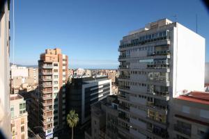 Blick auf eine Stadt mit hohen Gebäuden in der Unterkunft Las Minvas Teatro in Castellón de la Plana