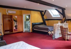 a bedroom with a bed and a window in a room at Hotel Landhaus Knappmann in Essen