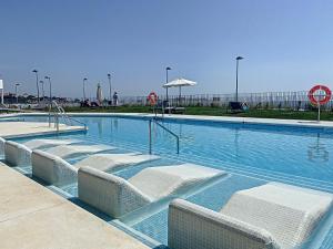 Bazén v ubytovaní Via Celere 2330 Sea View Apartment alebo v jeho blízkosti