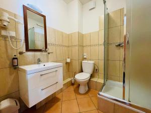 Łazienka w obiekcie Karkonoski SPA - Bufet mini All Inclusive gratis!