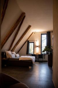 Una cama o camas en una habitación de Wassermühle Deppendorf