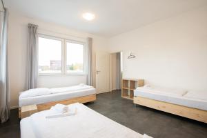 En eller flere senge i et værelse på RAJ Living - 250m2 Loft with 6 Rooms im Industriegebiet - 20 Min Messe DUS & Old Town DUS