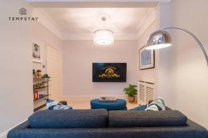 5 MIN TO CASTLE & SHOPS - CHARMING CHARACTER HOME
