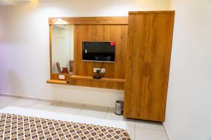 Μια τηλεόραση ή/και κέντρο ψυχαγωγίας στο Hotel Lee Grand