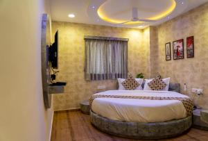 Ένα ή περισσότερα κρεβάτια σε δωμάτιο στο Hotel Lee Grand