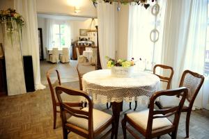 a dining room with a table and chairs with flowers on it at Dworek Wymysłowo in Tuchola