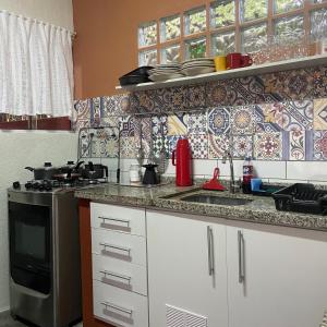 Virtuvė arba virtuvėlė apgyvendinimo įstaigoje Casa Solana - confortável, em rua calma, no centro do Rosa