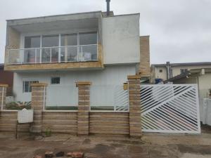 a house with a fence in front of it at Residencial Ramos in Torres