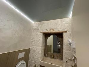 A bathroom at Antico Corso 74