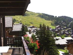 a view of a small village with a green hill at Apartment Wohnung 4 by Interhome in Bettmeralp