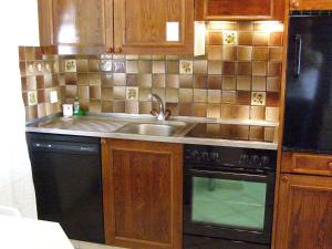 Kuchyň nebo kuchyňský kout v ubytování Apartment Residence Miralago - Utoring Apt- C28 by Interhome