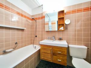 Bilik mandi di Apartment Ringstrasse - Utoring-2 by Interhome