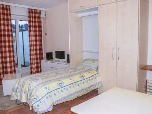 Ein Bett oder Betten in einem Zimmer der Unterkunft Apartment Corallo - Utoring-25 by Interhome