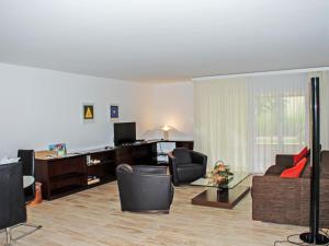 Posezení v ubytování Apartment Residenza Parcolago Apt-008 by Interhome