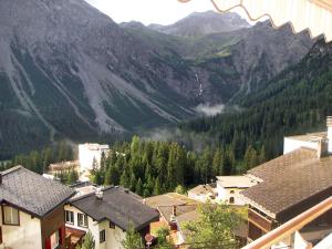 Galeriebild der Unterkunft Apartment Promenade - Utoring-49 by Interhome in Arosa