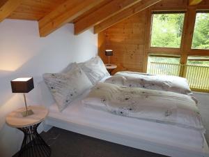 Llit o llits en una habitació de Apartment Cristal Sura - 116 by Interhome