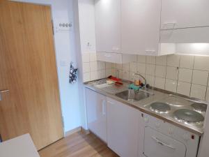 Nhà bếp/bếp nhỏ tại Apartment Promenade - Utoring-63 by Interhome