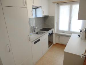 Kuchyň nebo kuchyňský kout v ubytování Apartment Promenade - Utoring-73 by Interhome
