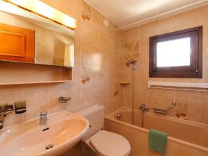 Ένα μπάνιο στο Apartment Residenza Chesa Margun 59-6 by Interhome