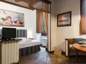 A bed or beds in a room at Georgofili by Halldis