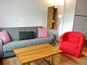 Кът за сядане в Apartment Residenza Chesa Margun 59-2 by Interhome