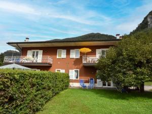 A garden outside Holiday Home Villa Laura-5 by Interhome