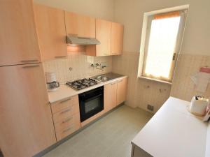 A kitchen or kitchenette at Holiday Home Villa Laura-5 by Interhome