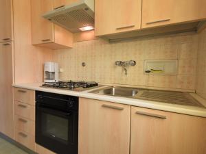 A kitchen or kitchenette at Holiday Home Villa Laura-5 by Interhome