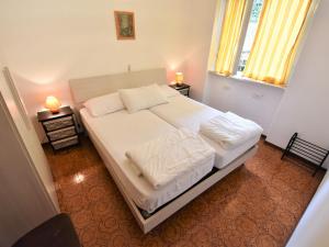 A bed or beds in a room at Holiday Home Villa Laura-5 by Interhome