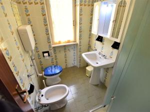 A bathroom at Holiday Home Villa Laura-5 by Interhome
