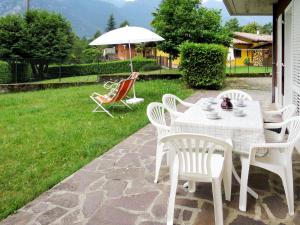A garden outside Holiday Home Villa Laura-5 by Interhome