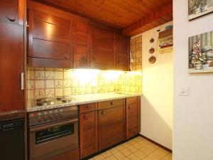 Kjøkken eller kjøkkenkrok på Apartment Residenza Chesa Margun 56-1 by Interhome