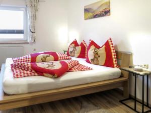 A bed or beds in a room at Apartment Hannah Lena by Interhome