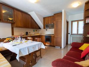 Kuchyňa alebo kuchynka v ubytovaní Holiday Home Rosa - VNA205 by Interhome