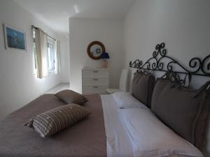 Postel nebo postele na pokoji v ubytování Holiday Home Rosemarie by Interhome