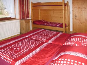 Łóżko lub łóżka w pokoju w obiekcie Apartment Gasthof Almluft-5 by Interhome