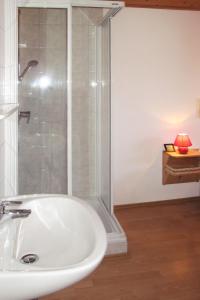 Łazienka w obiekcie Apartment Gasthof Almluft-5 by Interhome