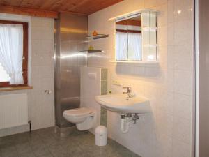 Łazienka w obiekcie Apartment Gasthof Almluft-5 by Interhome