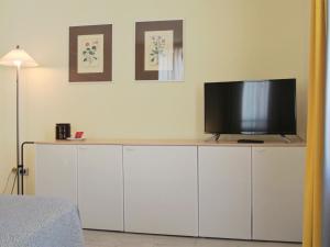 TV a/nebo společenská místnost v ubytování Apartment Universo-2 by Interhome