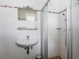 Koupelna v ubytování Apartment Grün by Interhome