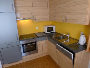 Kuchyň nebo kuchyňský kout v ubytování Apartment Amara by Interhome