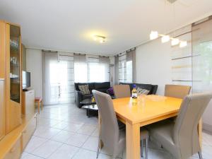 Posezení v ubytování Apartment Sonnhalde B by Interhome + 11 fotografií