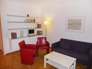 Posezení v ubytování Apartment Aldesago Monte Brè - Utoring-29 by Interhome